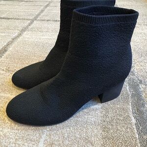 Eileen Fisher Paron stretch crepe knit booties Women’s size 8.5